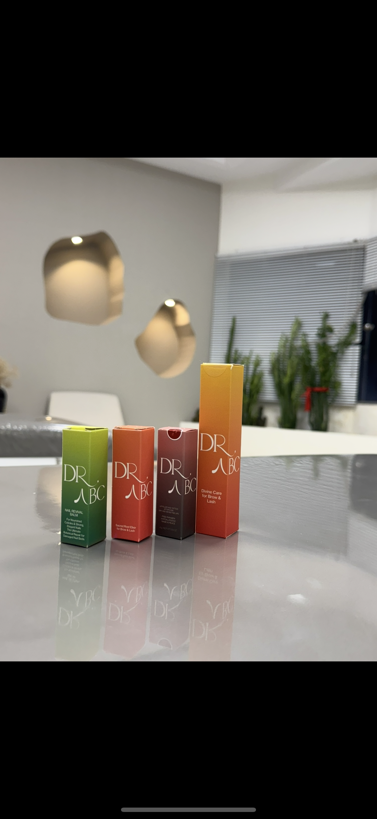 زیبایی خالص، بدون مواد نفتی و نگهدارنده‌های شیمیایی